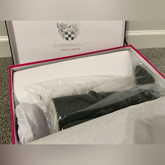 Vince Camuto Black Heeled Chelsey Boots - Picture 4 of 11